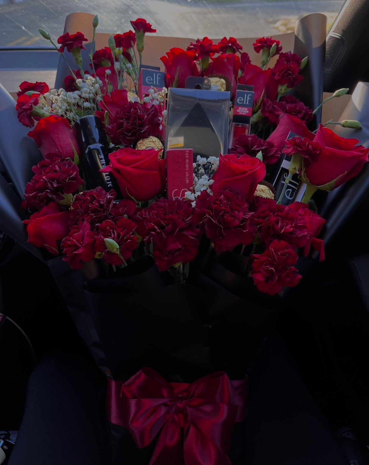 Red rose gift bouquet close-up